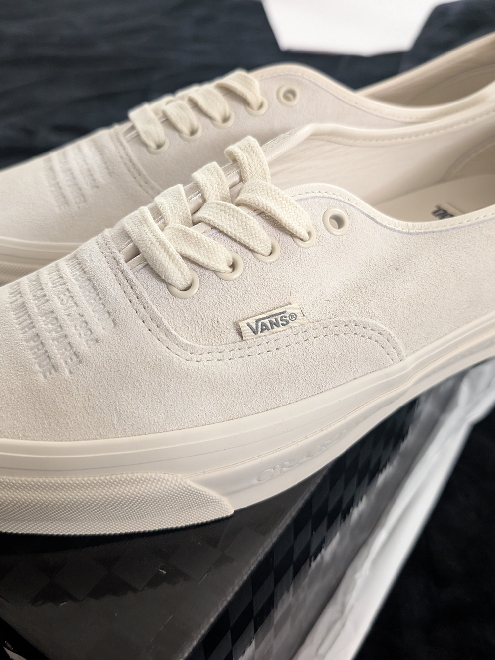 Vans Men's Off-White Suede Low-Top Sneakers VansOTW AUTHENTIC 44 NEIGHBORHOOD